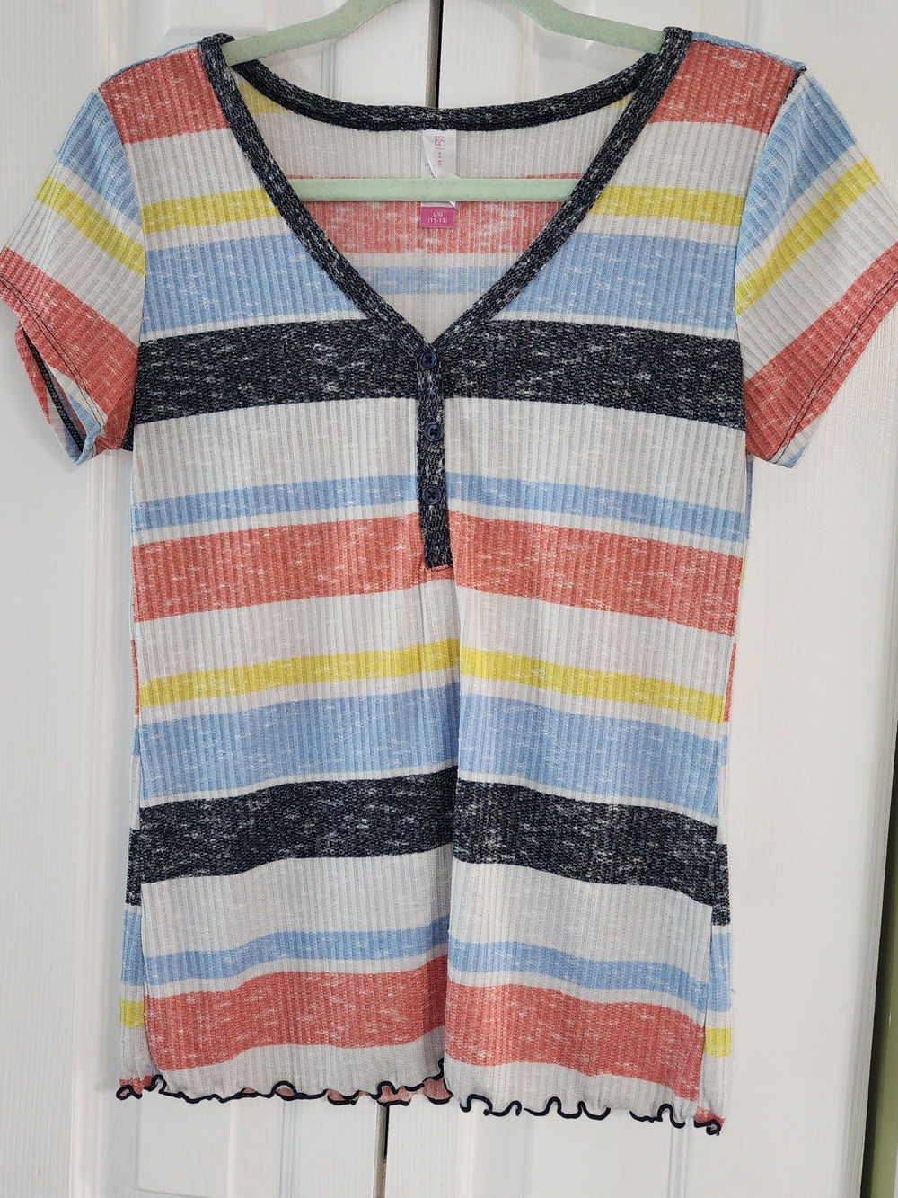 No Boundaries Multicolor Striped V-Neck Short Sleeve Tee